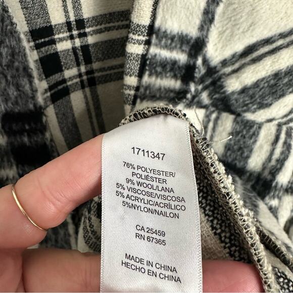 NWT Steve Madden Wool Blend Cream Plaid Button-Up Shacket Size Large - Picture 9 of 10